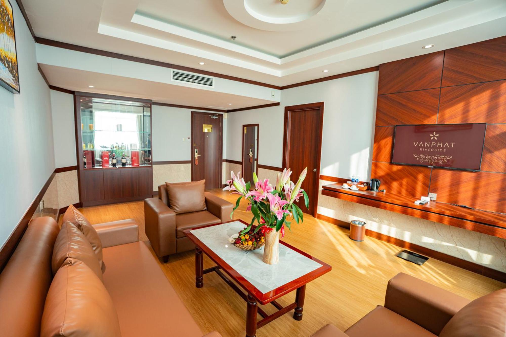 Khách sạn Vạn Phát Riverside Cần Thơ