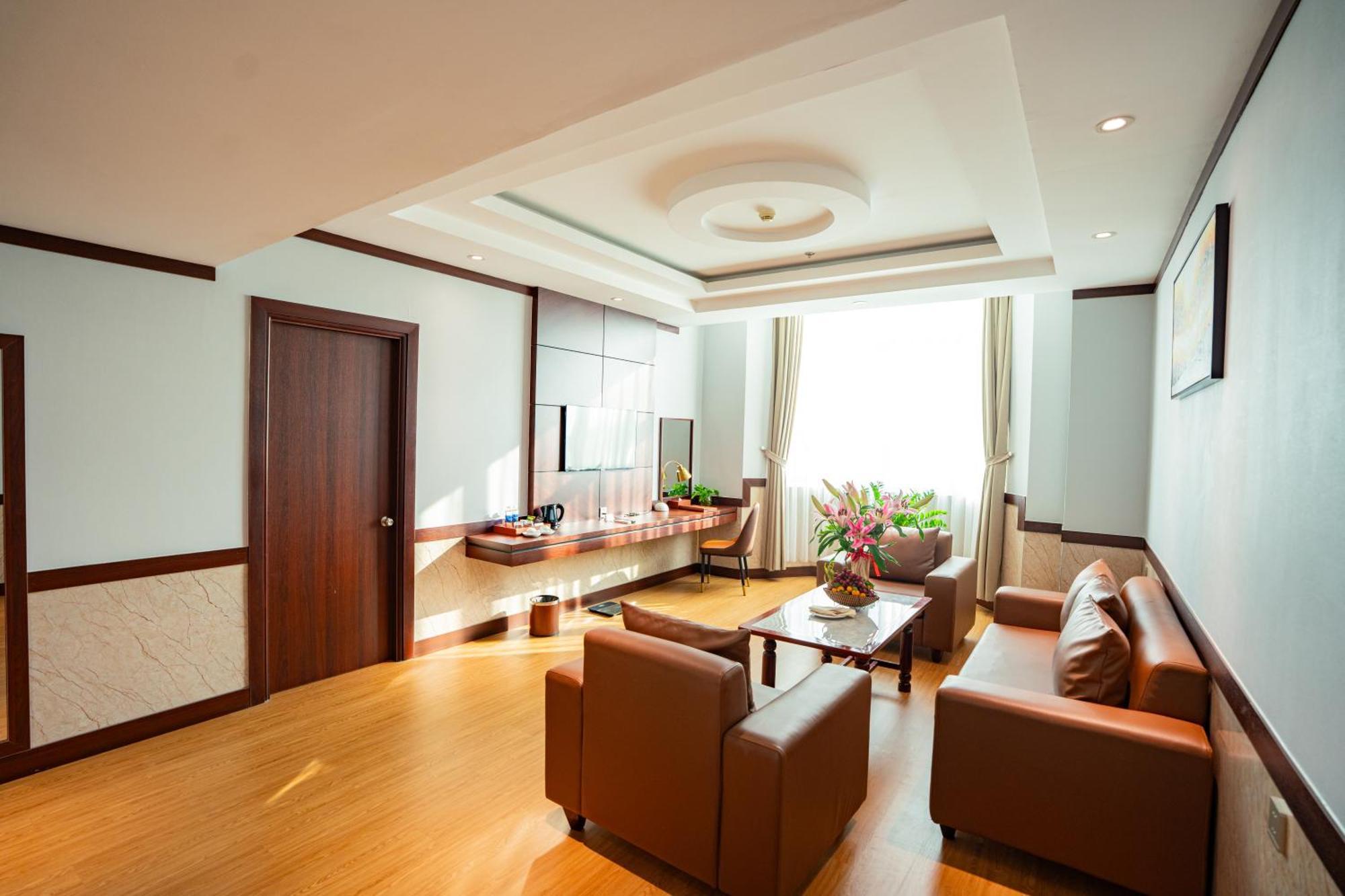 Vạn Phát Riverside 4*