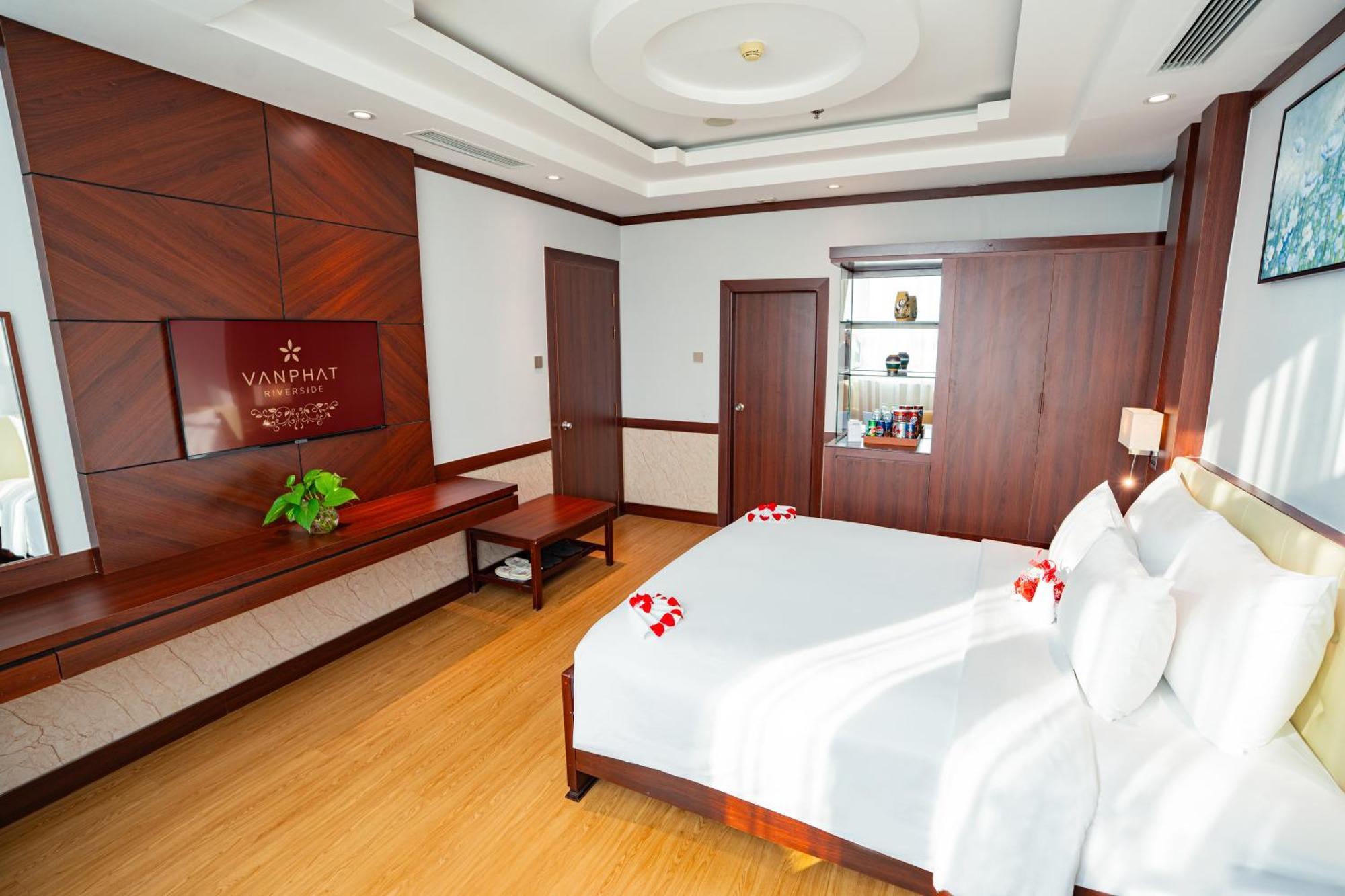 Vạn Phát Riverside Khách sạn Cần Thơ