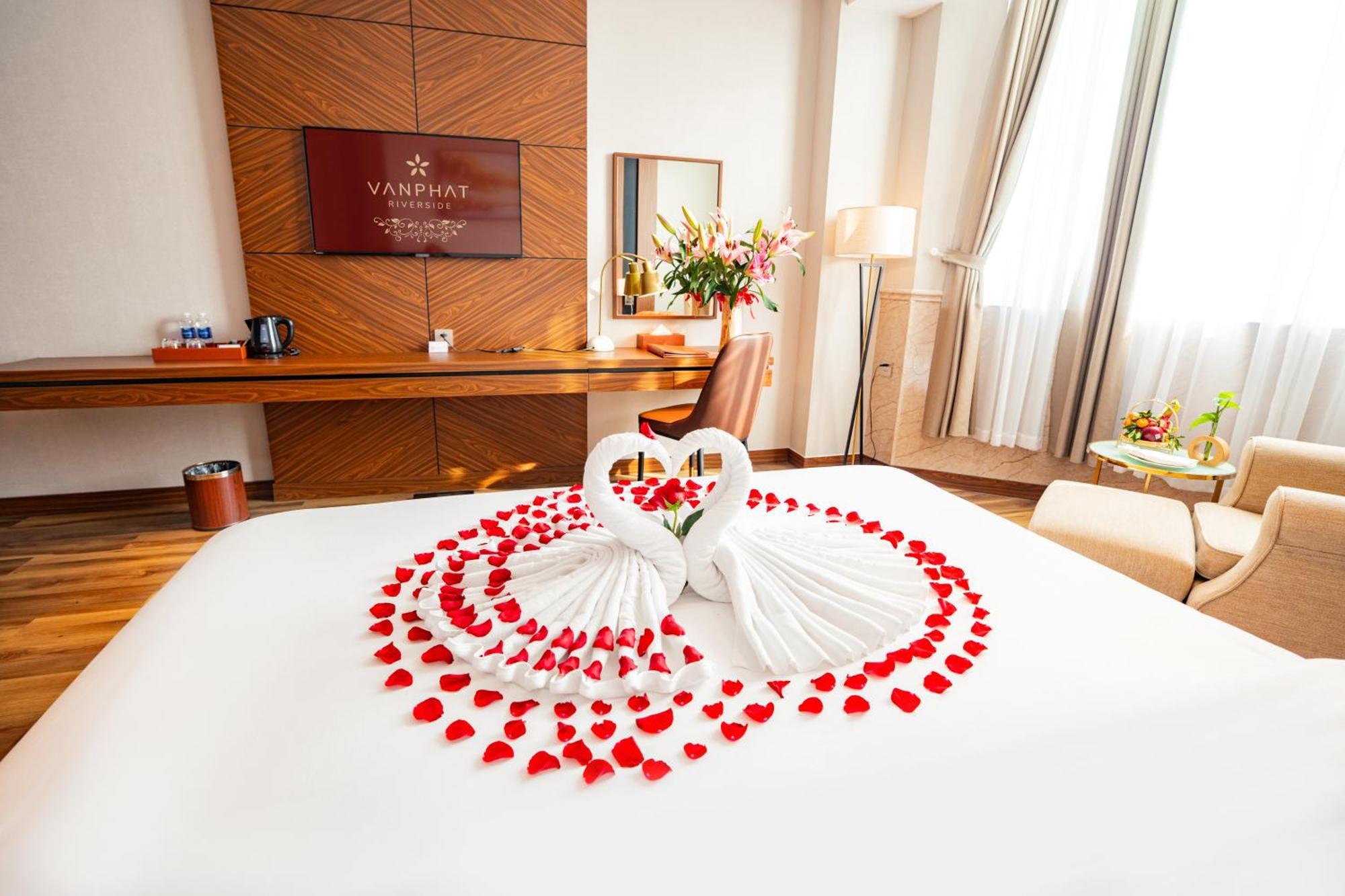 Vạn Phát Riverside 4*