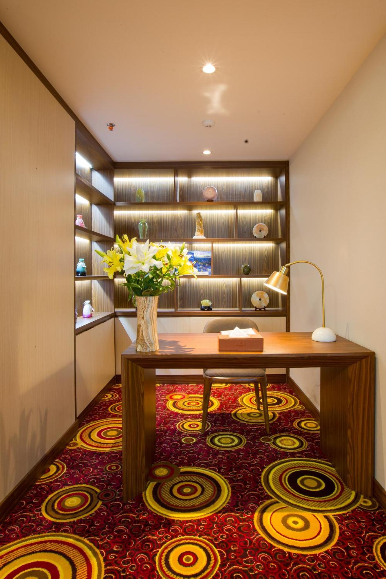 Vạn Phát Riverside Khách sạn 4*