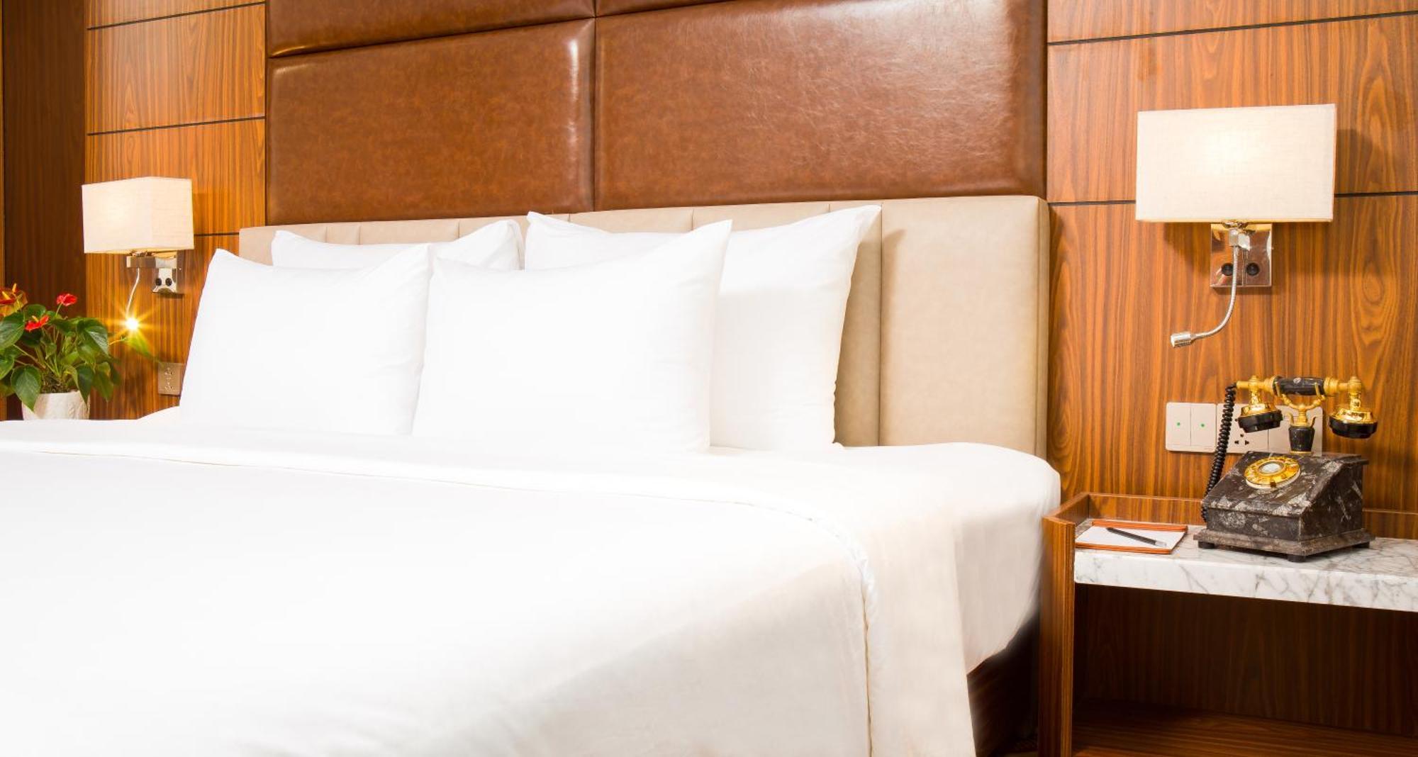 Vạn Phát Riverside 4*