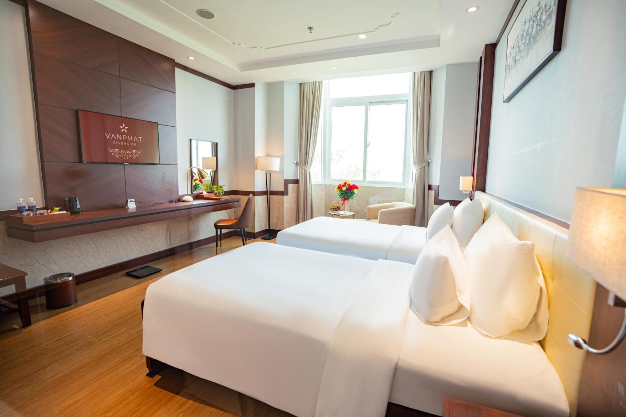 Vạn Phát Riverside 4*