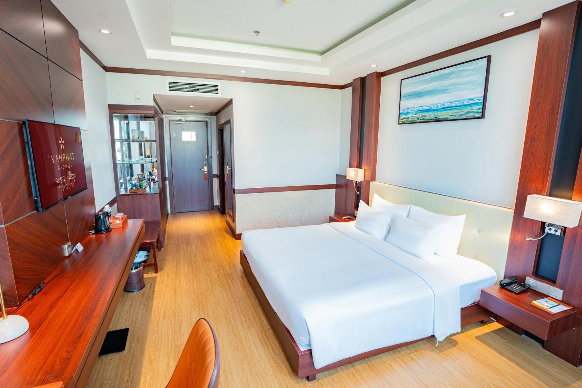 Vạn Phát Riverside Khách sạn Cần Thơ